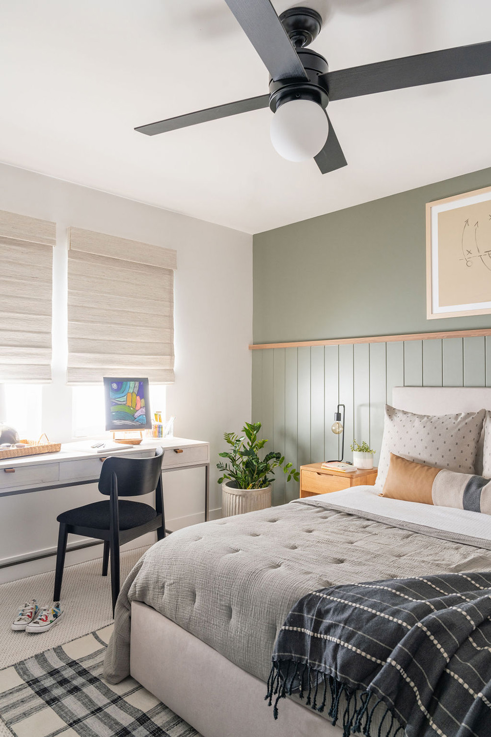 Bedroom design with green accent all and comfy details
