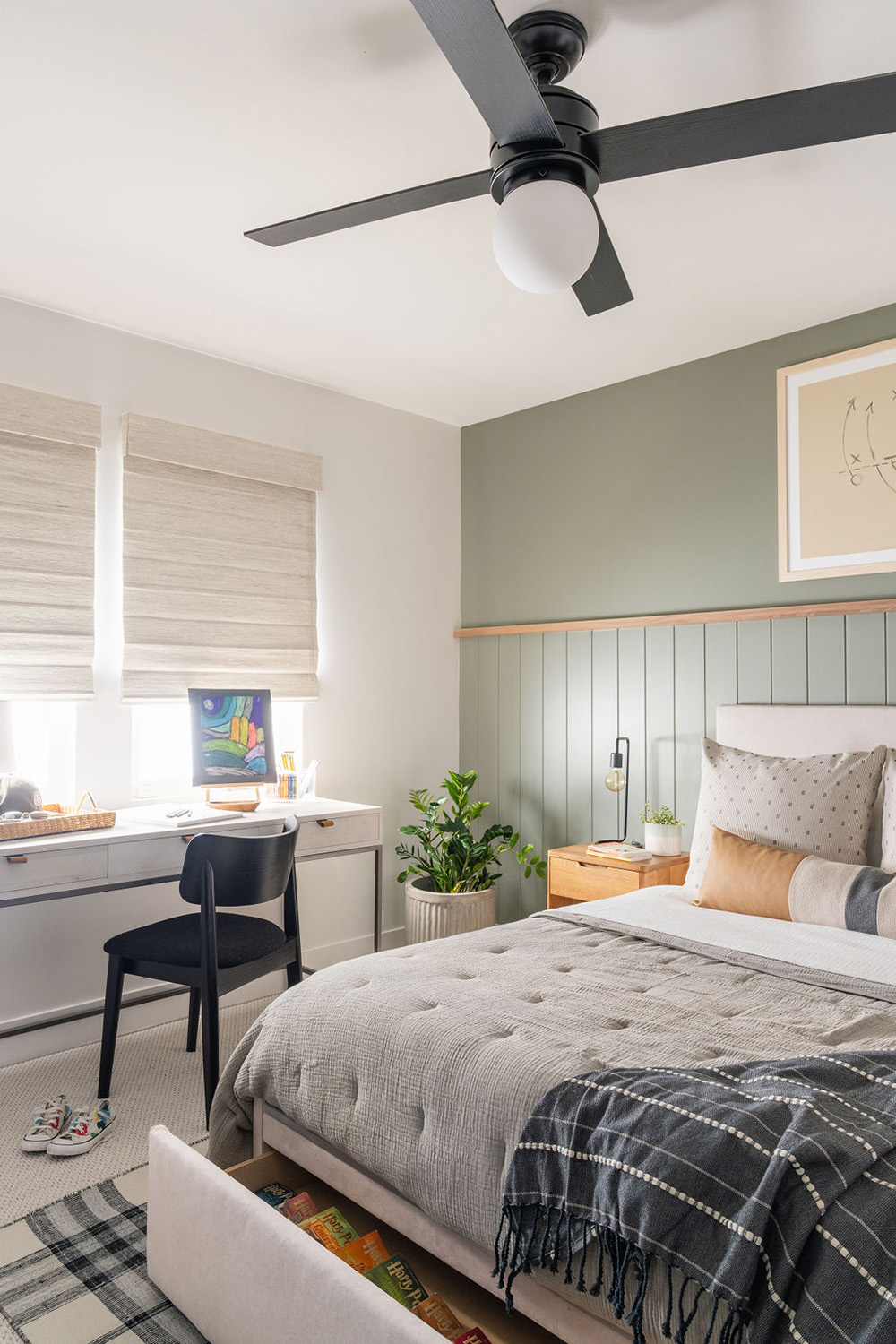 Bedroom design with green accent all and comfy details