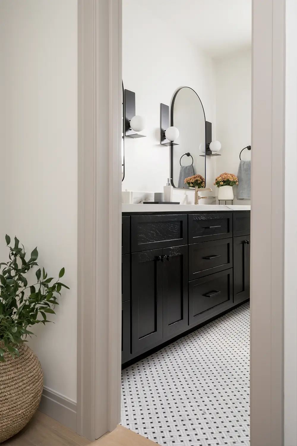 Interior Design of a bathroom in a Fullerton home